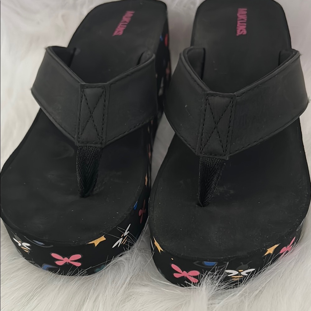 Muk Luks Women's Black Platform Flip Flops with Colorful Accents - Picture 3 of 6